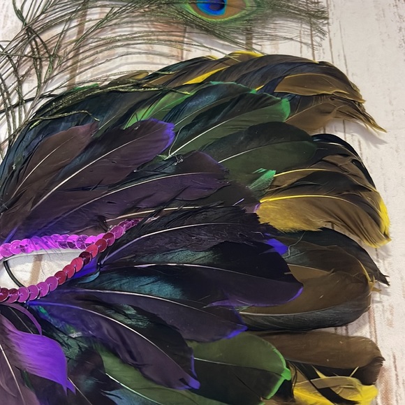 Mardi Gras Feather Peacock Sequins Embellished Mask - Picture 4 of 10